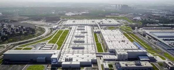 本土化“加速跑” 寶馬以計(jì)算機(jī)系統(tǒng)技術(shù)服務(wù)為引擎，駛?cè)胛磥?lái)競(jìng)爭(zhēng)新賽道